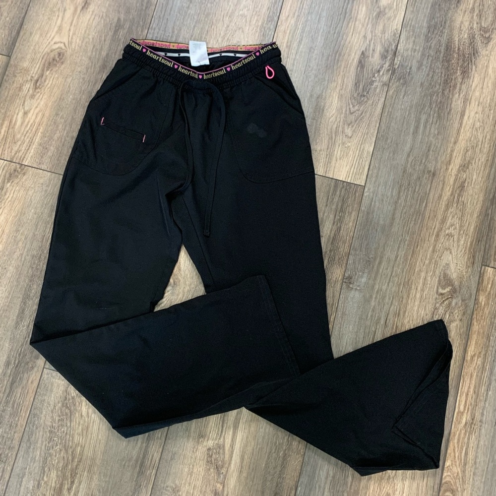 Black. Heart soul scrub pant and shirt set.